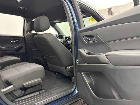Used 2023 Chevrolet Traverse LT FWD image 34