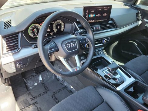 Used 2024 Audi Q5 e Premium Plus w/ Premium Plus Package image 9