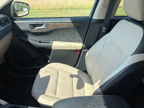 Used 2020 Ford Escape Titanium AWD/4WD image 17