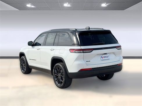 New 2025 Jeep Grand Cherokee Limited image 3