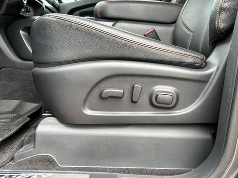 Used 2024 Nissan Titan PRO-4X w/ Pro-4x Convenience Package image 12