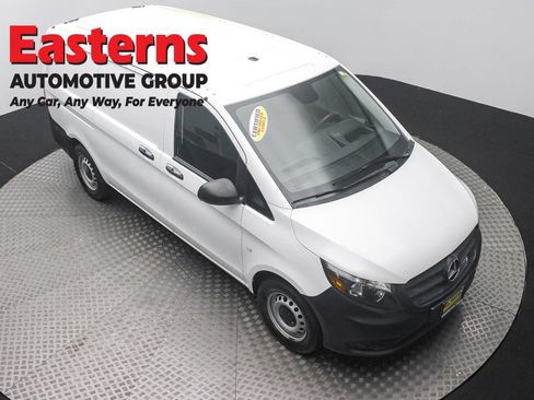 Used 2022 Mercedes-Benz Metris image 3