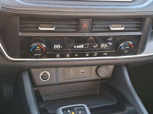 Used 2023 Nissan Rogue SV image 16