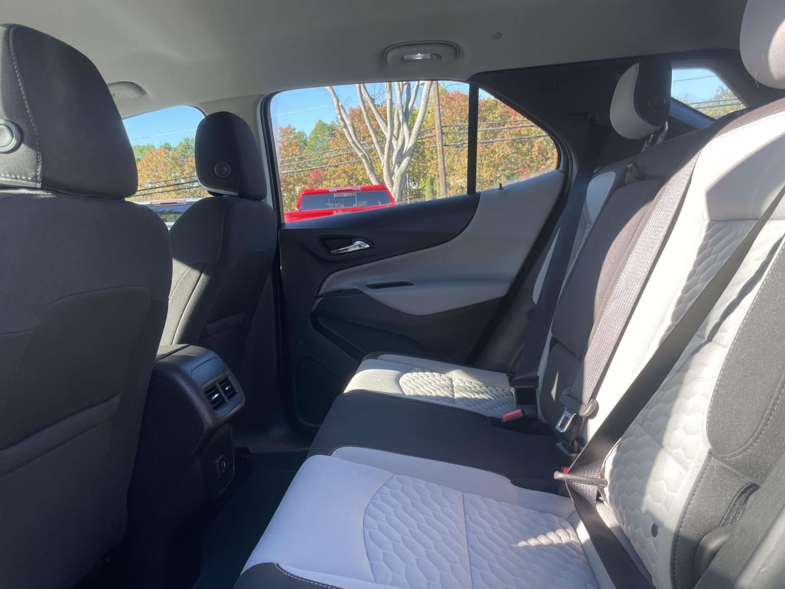 Used 2019 Chevrolet Equinox LS FWD image 9