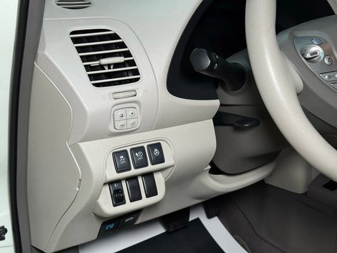 Used 2012 Nissan Leaf SV image 32