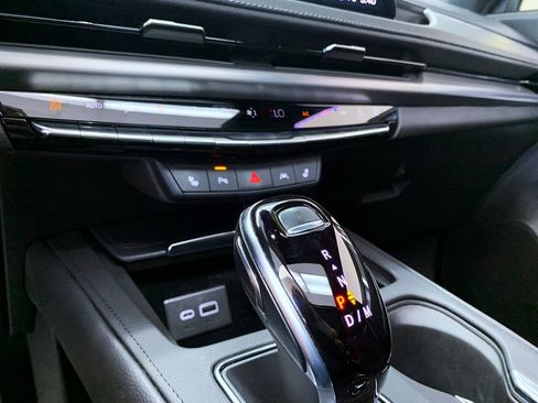 Used 2024 Cadillac XT4 Premium Luxury w/ Cold Weather Package AWD/4WD image 16