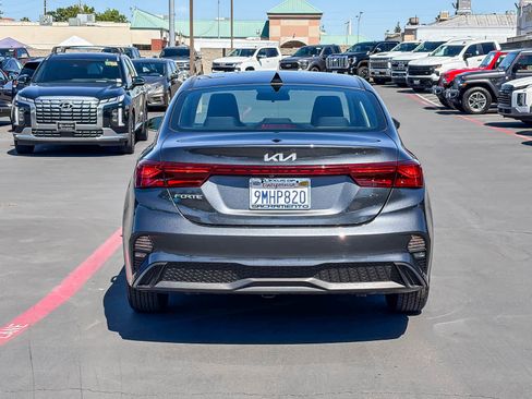 Used 2024 Kia Forte LXS FWD image 3