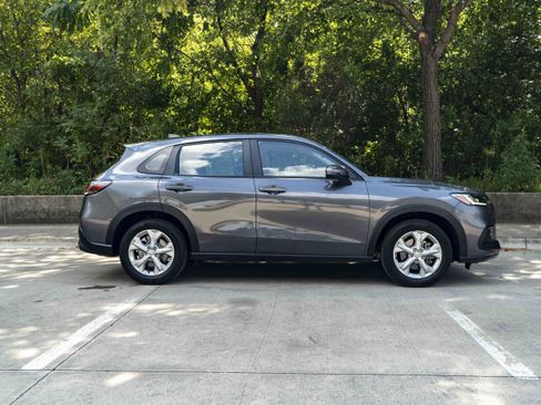 Used 2025 Honda HR-V LX image 10
