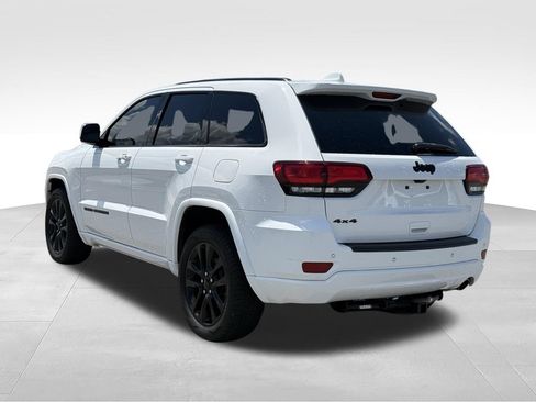 Used 2020 Jeep Grand Cherokee Altitude AWD/4WD image 3