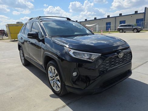 Used 2021 Toyota RAV4 XLE Premium FWD image 6