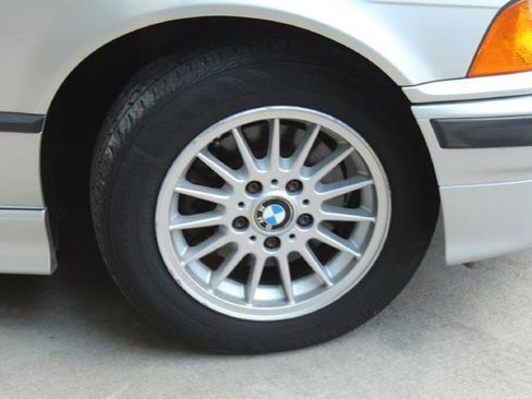 Used 1999 BMW 323i Convertible image 19