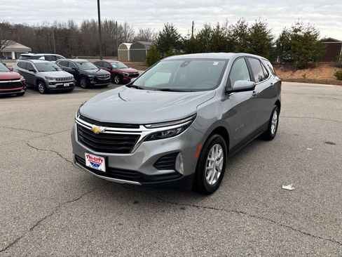 Used 2024 Chevrolet Equinox LT FWD image 4