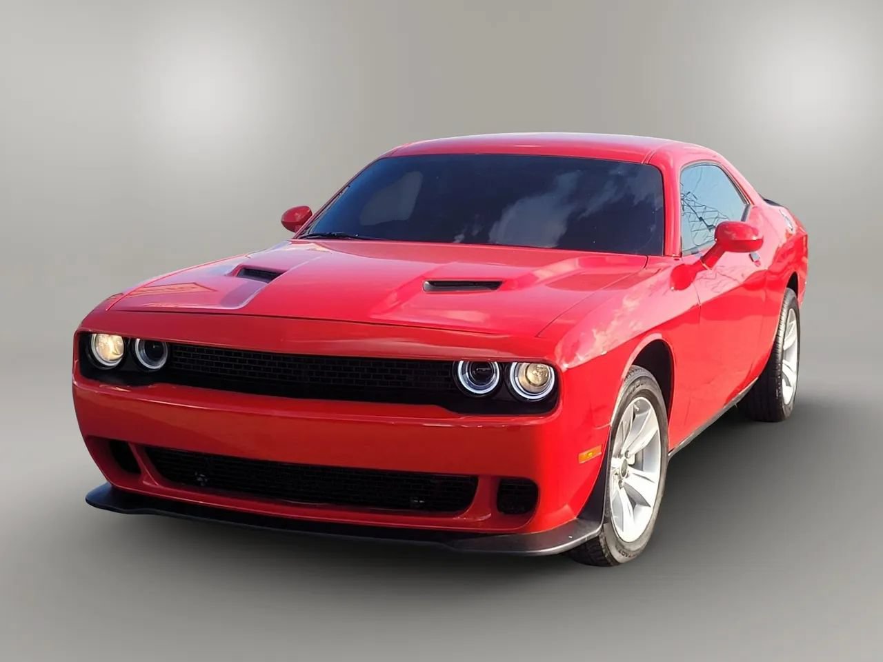 Used 2023 Dodge Challenger SXT RWD image 19
