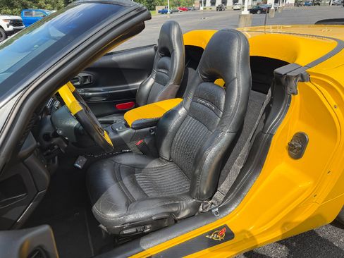 Used 2001 Chevrolet Corvette Convertible w/ Preferred Equipment Group2 RWD image 35