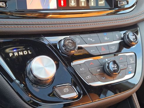 New 2026 Chrysler Pacifica Pinnacle image 26