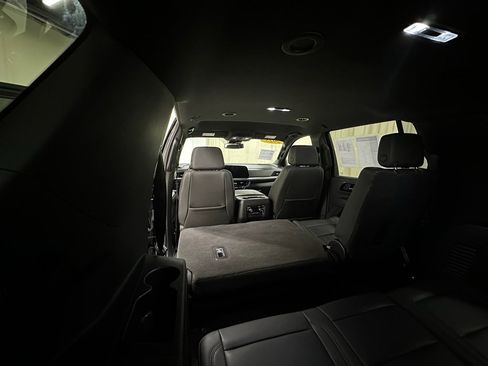 Certified 2025 Chevrolet Suburban Z71 image 24