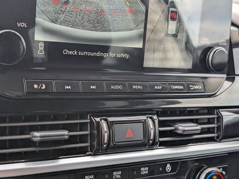 Used 2025 Nissan Pathfinder SL AWD/4WD image 15