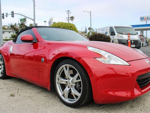 Used 2010 Nissan 370Z Touring w/ Sport Pkg RWD image 8