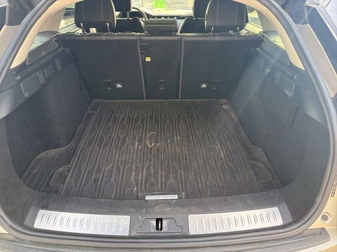 Used 2018 Land Rover Range Rover Velar R-Dynamic SE image 8