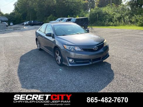 Used 2014 Toyota Camry SE FWD image 3