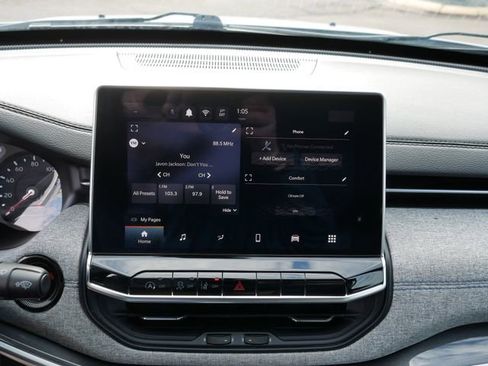 Used 2024 Jeep Compass Latitude image 35