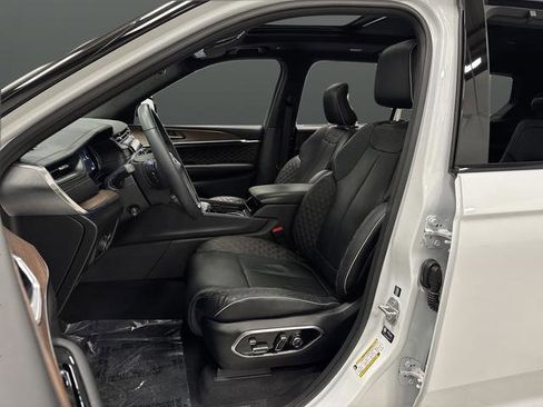 Used 2024 Jeep Grand Cherokee L Summit w/ Advanced Protech Group IV image 4