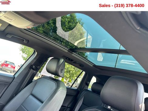 Used 2021 Volkswagen Tiguan SE R-Line AWD/4WD image 18