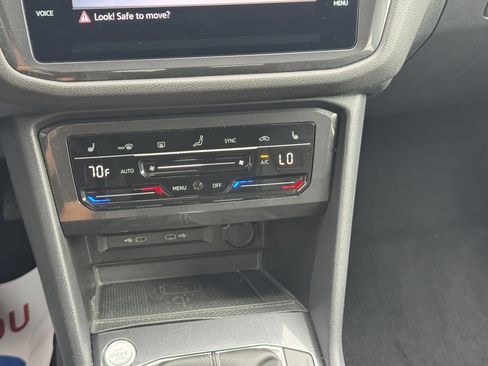 Used 2024 Volkswagen Tiguan SE image 18