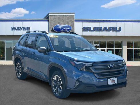 Certified 2025 Subaru Forester Premium AWD/4WD image 1