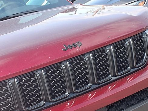 Used 2023 Jeep Grand Cherokee L Laredo image 27