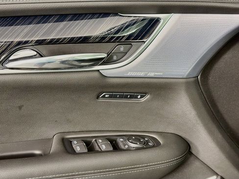 Used 2025 Cadillac XT6 Premium Luxury FWD image 23