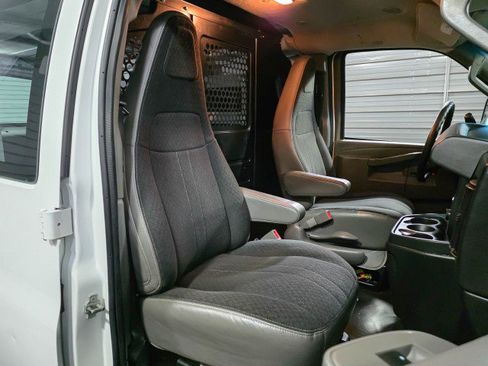 Used 2019 GMC Savana 2500 w/ Driver Convenience Package image 18