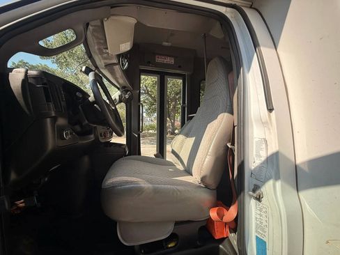 Used 2023 GMC Savana 3500 w/ Shuttle Bus Package RWD image 9