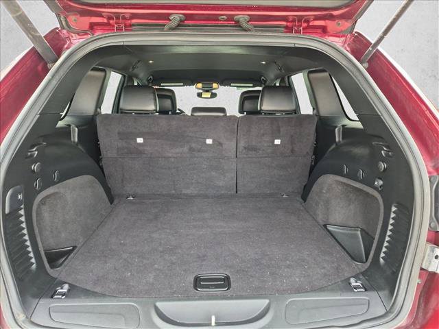 Used 2019 Jeep Grand Cherokee Altitude RWD image 6