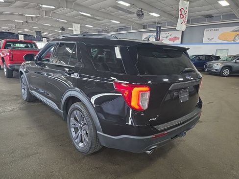 Used 2022 Ford Explorer XLT w/ Equipment Group 202A AWD/4WD image 5