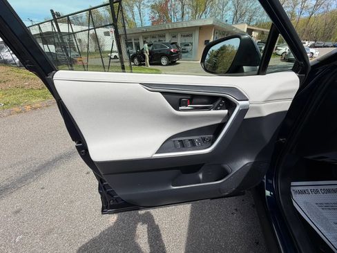 Used 2019 Toyota RAV4 Limited AWD/4WD image 11