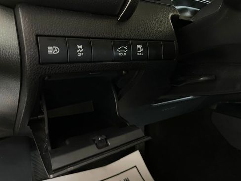 Used 2020 Toyota Camry LE image 21