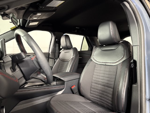 Used 2025 Ford Explorer ST-Line w/ ST-Line Street Pack AWD/4WD image 14