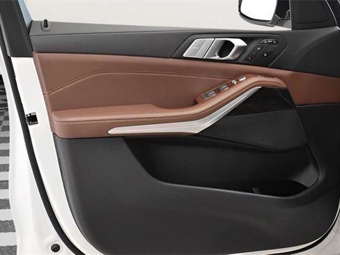 Used 2021 BMW X7 xDrive40i w/ Parking Assistance Package image 25