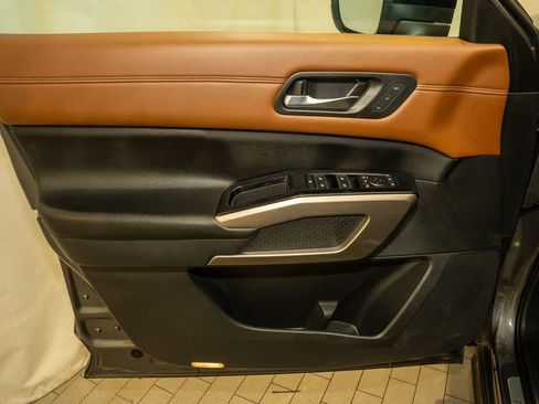 Used 2022 Nissan Pathfinder Platinum w/ Cargo Package image 14