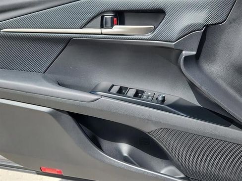 Used 2025 Toyota Camry SE w/ Convenience Package image 7