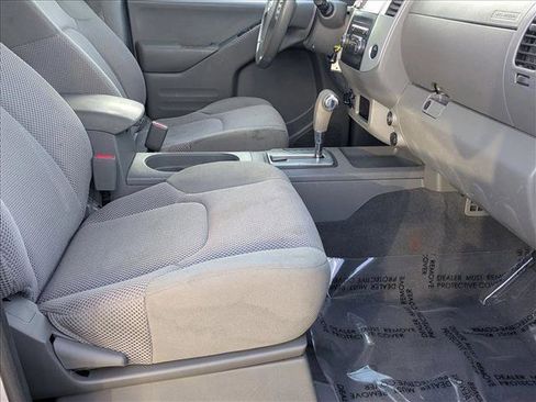 Used 2019 Nissan Frontier SV image 18