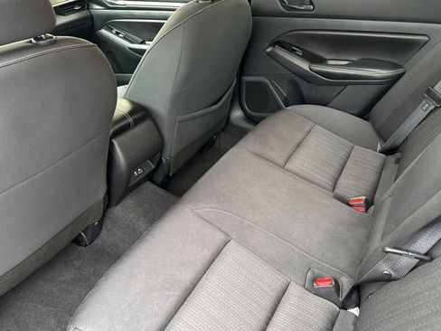 Used 2023 Nissan Altima 2.5 SV image 9