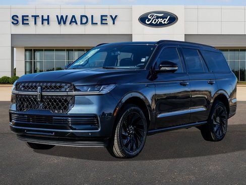 New 2025 Lincoln Navigator Reserve w/ Jet Appearance Package image 3