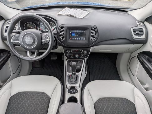 Used 2020 Jeep Compass Latitude w/ Cold Weather Group AWD/4WD image 14