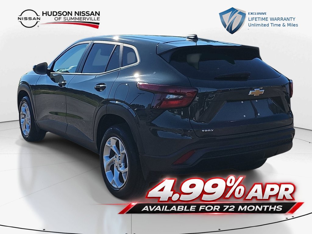 Used 2025 Chevrolet Trax LS w/ LS Convenience Package FWD image 9