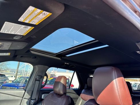 Used 2020 Ford Explorer Platinum image 33