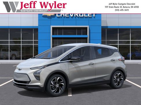 New 2023 Chevrolet Bolt LT w/ Infotainment Package image 2