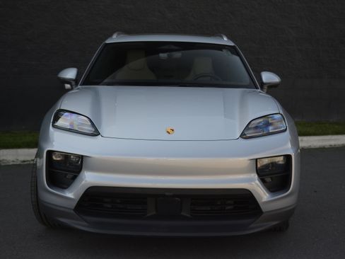 Certified 2025 Porsche Macan 4S Electric image 9