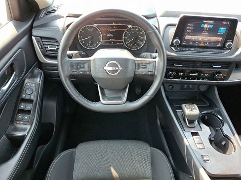 Used 2025 Nissan Rogue SV FWD image 11